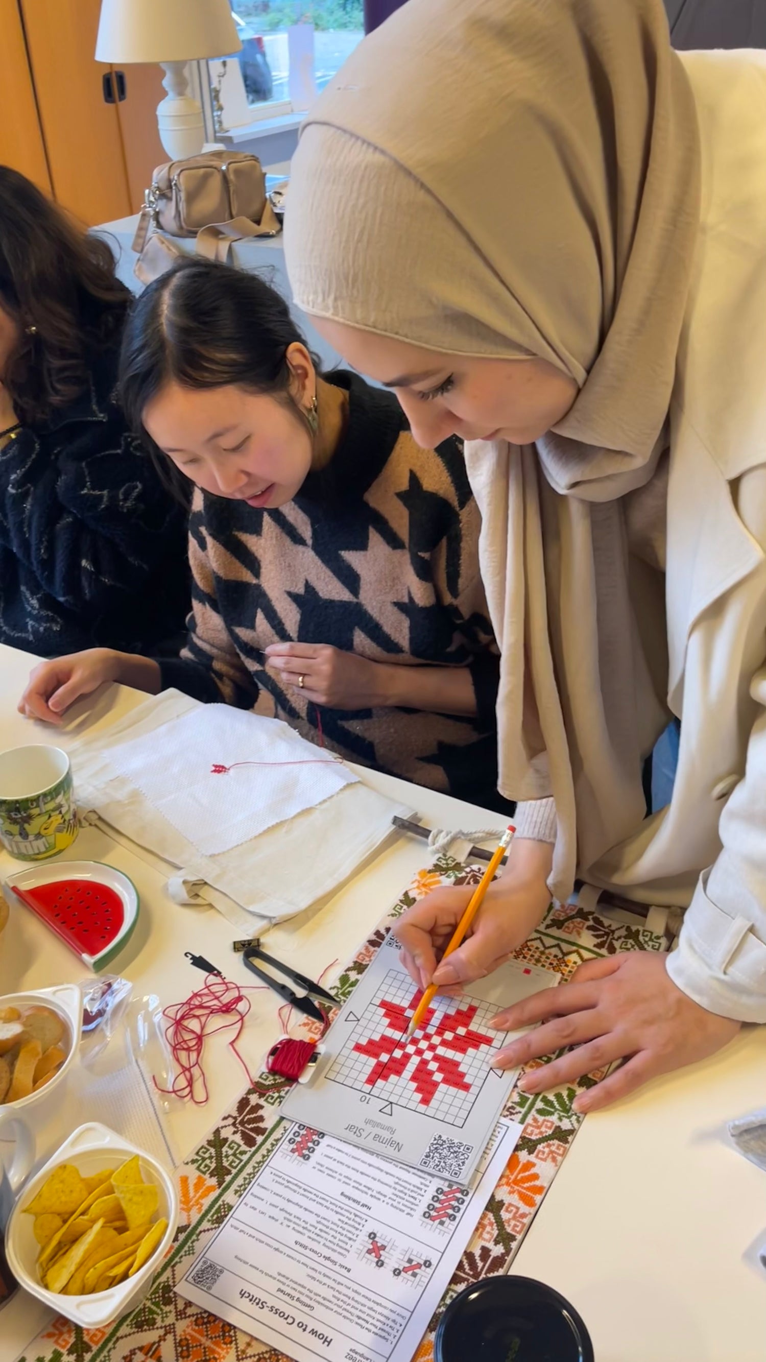 Ghenva Alkabra Explaining Tatreez Pattern at Eindhoven Workshop